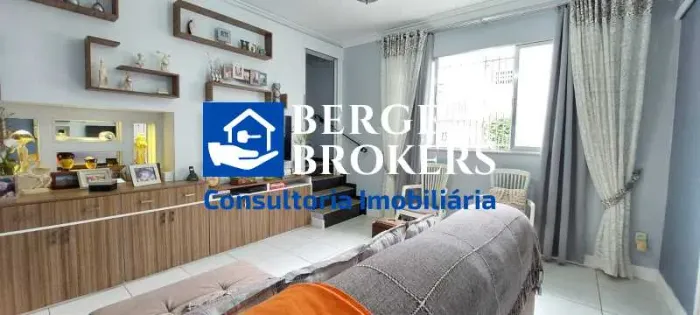 Casa triplex com piscina e vaga em condomínio à venda na Tijuca
