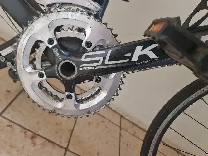 Vendo Cannondale SuperSix em fibra de carbono relação Shimano Dura-Ace