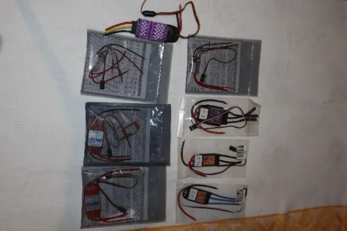 ESCs para Drones e Aeromodelos