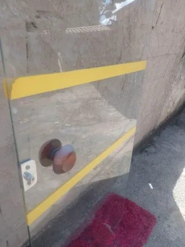 Porta blindex com massaneta e fechadura 350,00