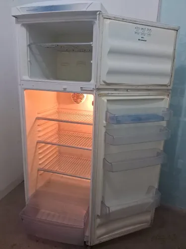 Geladeira Continental Congelador Separado     faço entrega 