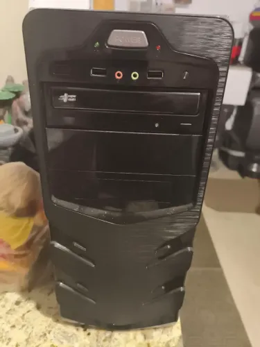 Descktop Lenovo i3 quad, 4gb Ram e 500gb HD.