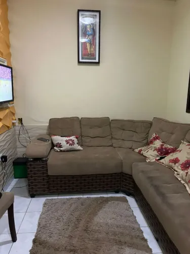 Sofá L, só está precisando de uma lavagem