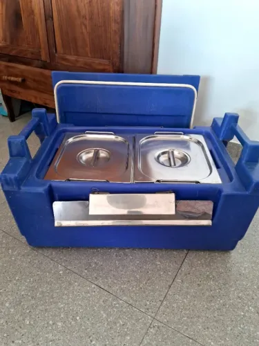 Caixa Hotbox Alimentos Térmica 30 litros Azul Usada em bom estado (acompanha cubas inox)