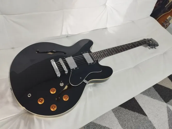 Epiphone semi-acústica 335 .