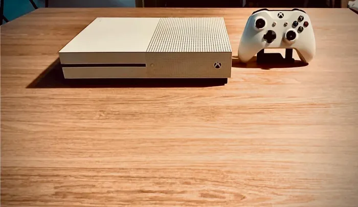 Xbox One S (1 Terabyte) Em Excelente estado de conservação!