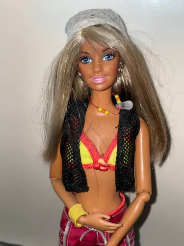Boneca Barbie cali girl mattel articulada 