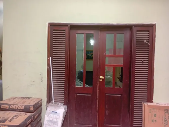 Vende-se essa porta