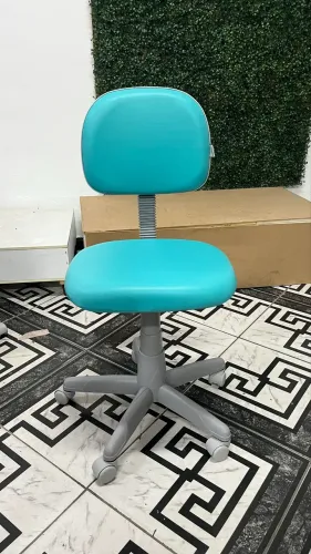 Cadeira mocho turquesa base cinza dentista podologia salão e clínica 