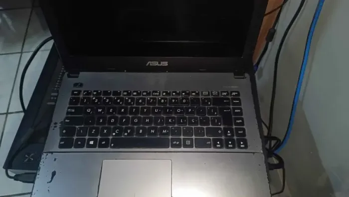 Notebook Asus i5 com SSD - ótimo desempenho - precisa de pequenos reparos (valor negociáve