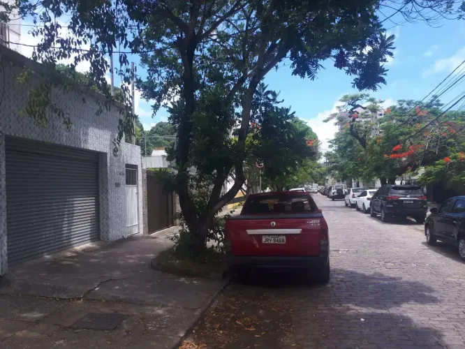 Casa para aluguel tem 136 metros quadrados com 4 quartos em Ondina - Salvador - Bahia
