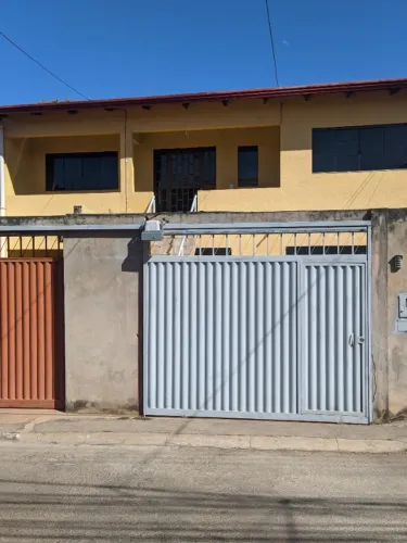 Aluga-se no Condomínio Mansões Sobradinho, 3 quartos, Sala, Cozinha, Garagem 1 vaga,