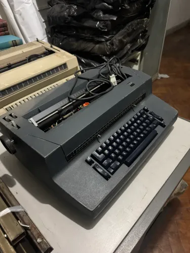 IBM SELECTRIC VINTAGE ? PEÇA DE COLEÇÃO EM ESTADO EXCEPCIONAL