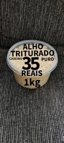 Alho descascado e triturado 