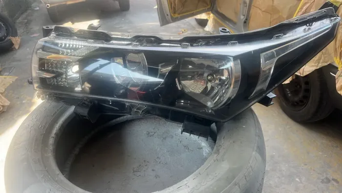 Farol de Corolla 2015 super novo