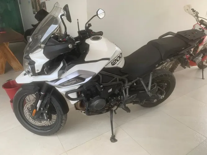 Vendo Moto Triumph Nova. Aproveite essa Oportunidade Tudo Novo