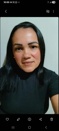 Cuidadora de idosos, diarista, folguista pra fins de semana e feriados.