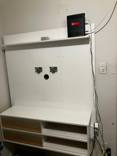 Painel pra TV de até 50 polegadas branco com nicho