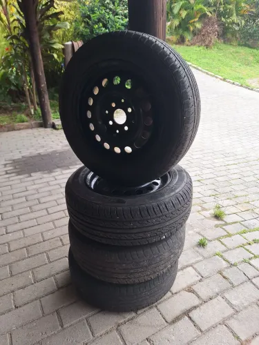 Pneus com roda seminovos novos pra venda