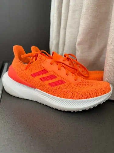 Tênis adidas