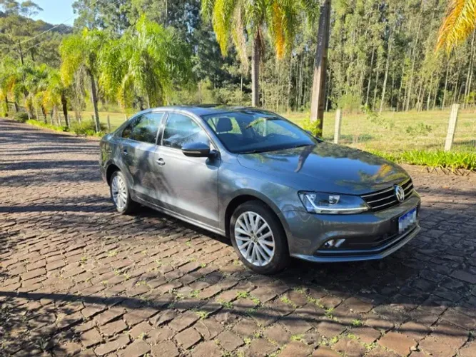 Volkswagen Jetta Comfortline 1.4 TSI 16V 4P Aut. 2017