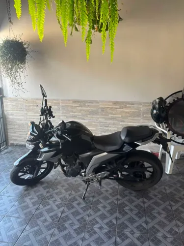 Fazer FZ25 250 - Preta