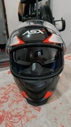 Capacete com óculos interno TM 60 usado 4 vezes