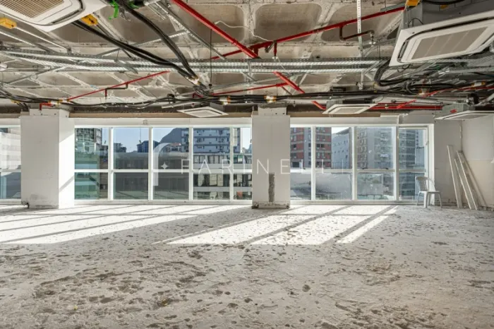 Sala comercial para locação em fase de acabamento dentro do Shopping Leblon.