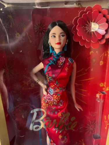 Barbie Ano Novo Lunar New Year LACRADA Caixa Danificada