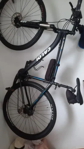 Bicicleta esportiva com freio a disco e 18 marchas