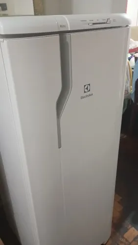 Geladeira Eletrolux Branca Semi Nova - Perfeita 
