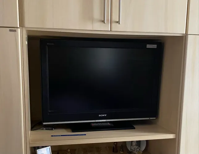 TV LCD 32 polegadas Sony Bravia (possui mancha na película, mas funciona perfeitamente)