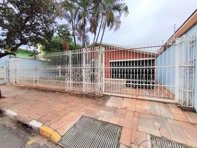 Venda de Casas / Padrão na cidade de Araraquara