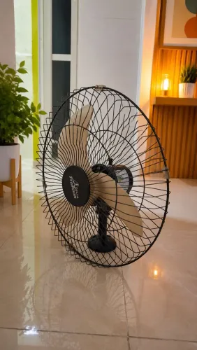 Ventilador de parede grande semi novo