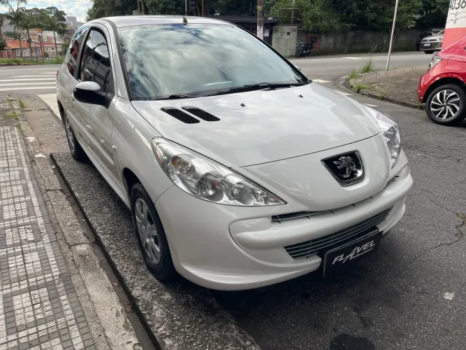 Peugeot 207 XR 1.4 Flex 8V 3P 2013