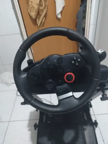 Volante Logitech Driving Force GT - PS3, PS2 e PC