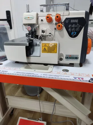 Máquina de costura overloque overclock