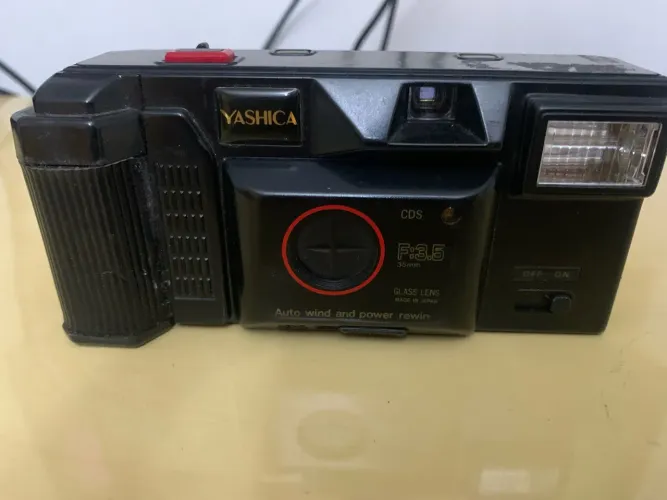 Câmera Analógica Yashica AW 818 (Lente de Vidro 35mm F3.5) - No Estado