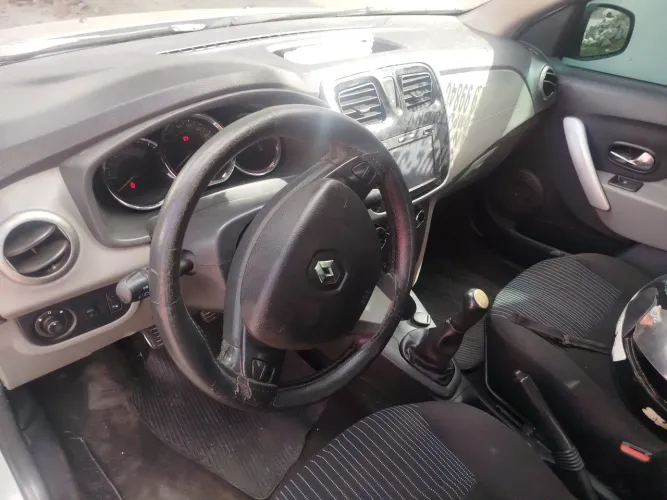 Renault Logan Dynamique Hi-flex 1.6 8V 4P 2014