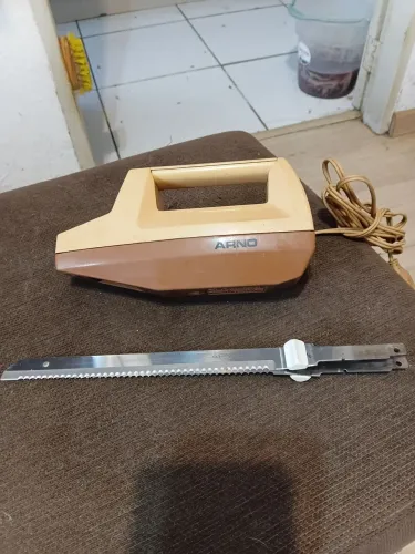 Raridade vendo uma faca eletrica arno voltagem 127v