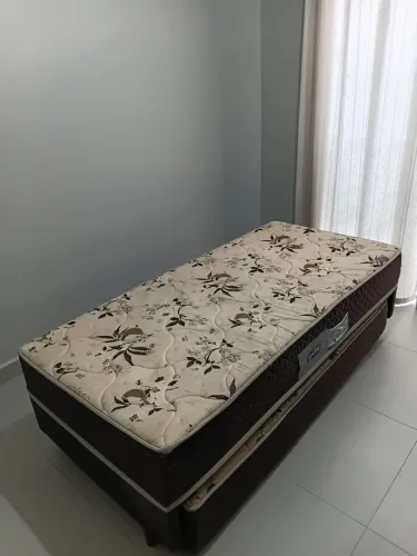 Vendo cama box solteiro 