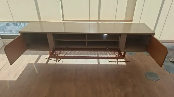 Rack/buffet de aço com tela de aço bronze