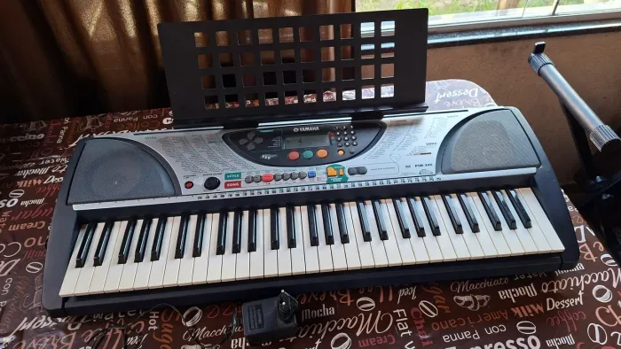 Teclado Yamaha PSR-240