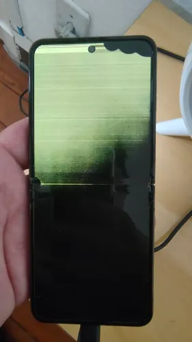 Galaxy z flip 4 com defeito na tela
