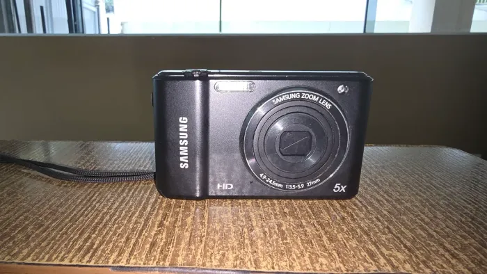 Câmera digital Samsung ES90 de 14.2 MP e zoom de 5X em ótimo estado de conservação 