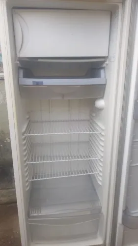 Geladeira Consul 340 L com Dispenser de água na porta 