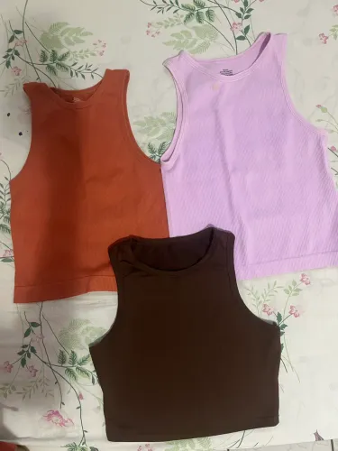 Shorts 20,00 e blusas 7,00