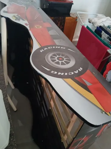 Cama em formato de fórmula 1