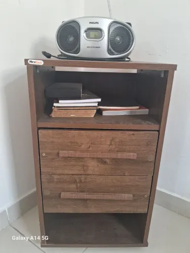 VENDO 01 CRIADO MUDO COM 02 GAVETAS + ESPAÇO PRA LIVROS DE CABECEIRA R$: 50,00