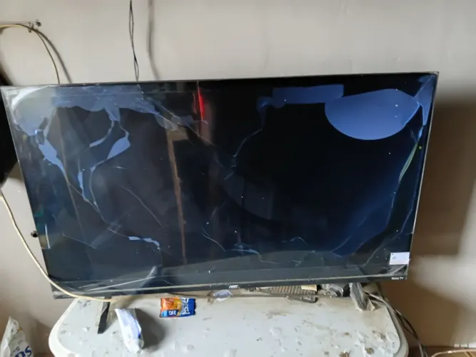 TV 43 COM DEFEITO